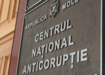 Адвоката подозревают и вымогательстве 6000 евро