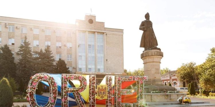 „Sunt schimbări grandioase”. În Orhei continuă lucrările de modernizare a municipiului. Se repară drumuri, instituții de cultură și se reabilitează parcul orășenesc | VIDEO