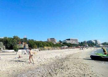 В Одессе официально открыли пляжи и разрешили купаться в море