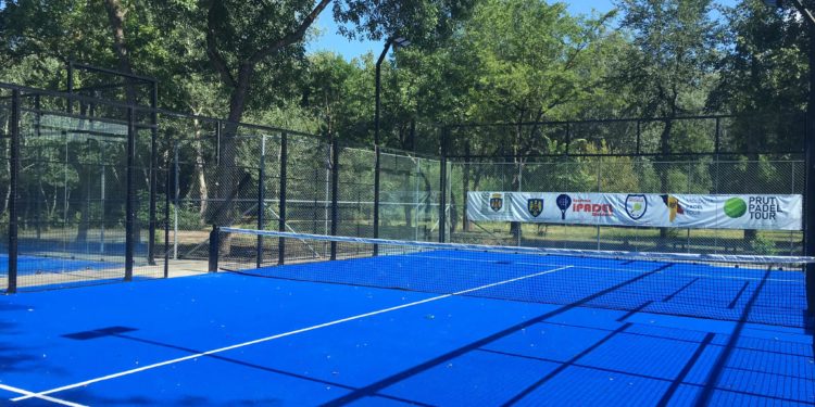 Hoţii au dat buzna în Padel Arena din parcul La Izvor. S-au furat scaune, mese și palete: „Bine ca au așteptat să se încheie campionatul, măcar”
