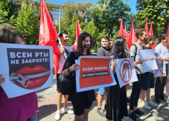 Partidul „Renaștere” a desfășurat un protest lângă sediul Președinției: Manifestanţii s-au opus înființării Centrului pentru Comunicare Strategică și Combaterea Dezinformării și au cerut încetarea cenzurii și persecuțiilor | VIDEO