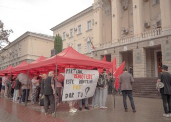 Partidul Renaştere a colectat peste 100 de mii de semnături, în doar o lună, pentru recunoașterea partidului PAS drept neconstituțional: Vom lupta pentru ca să fie scos în afara legii | VIDEO