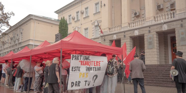 Partidul Renaştere a colectat peste 100 de mii de semnături, în doar o lună, pentru recunoașterea partidului PAS drept neconstituțional: Vom lupta pentru ca să fie scos în afara legii | VIDEO