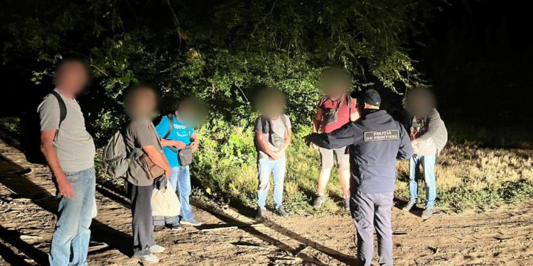 Doi bănuiți în organizarea migrației ilegale, reținuți pentru 72 de ore