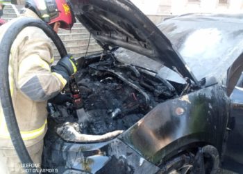 IGSU prezintă detalii despre automobilul ce a luat foc pe o stradă din municipiul Chișinău: A fost distrusă secțiunea motorului și parțial salonul vehiculului