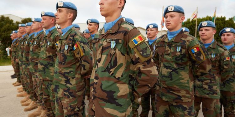 Militarii moldoveni detașați în Liban, decorați cu medalia ONU pentru misiuni de pacificare