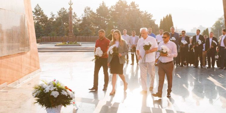 79 de ani de la operațiunea Iași-Chișinău. Politicienii au depus flori la Chișinău, Bălți, Găgăuzia și Orhei. Marina Tauber: „Pentru noi este o obligație și ceea ce putem face pentru ca memoria lor să rămână vie” | VIDEO