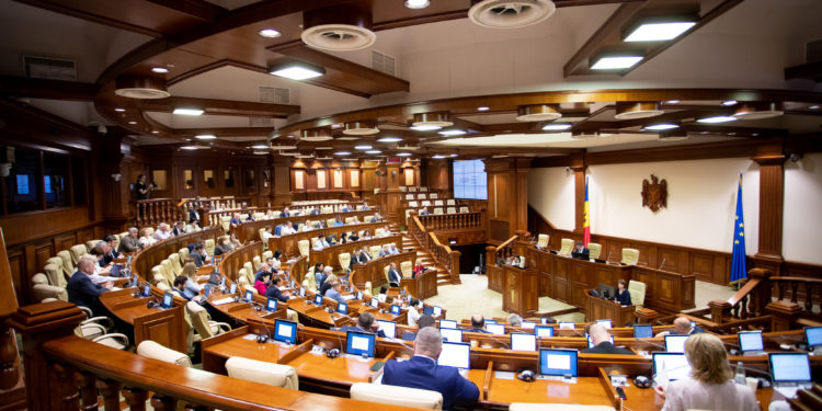 Приняли без единого вопроса. Парламент разделил полномочия между АП и НЦБК