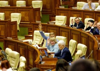 Promo-LEX susține că deputații au plecat în vacanță cu restanțe: „23 de proiecte au fost votate cu încălcarea transparenței”