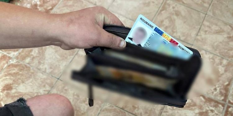 Buletin românesc fals, cumpărat pe tik-tok: Un moldovean, oprit de vameși. Ar fi procurat actul cu 100 euro