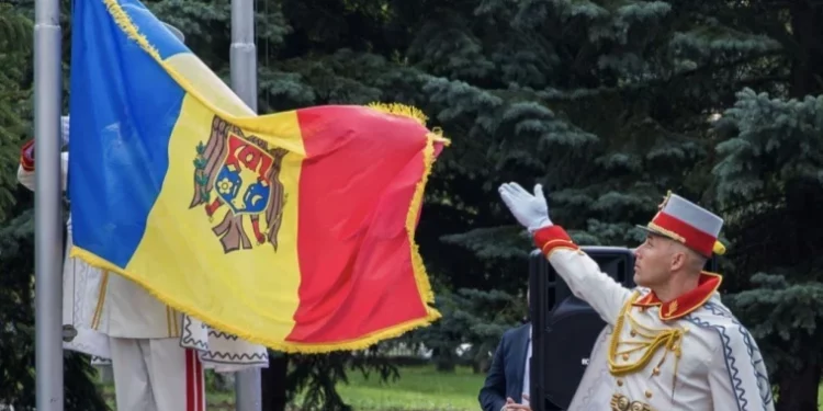 Depuneri de flori, fanfară și concert. Programul evenimentelor dedicate Zilei Independenței Republicii Moldova