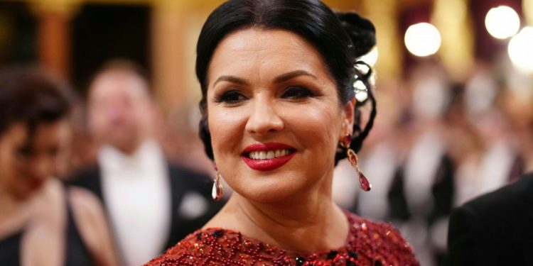 Российская оперная певица Анна Нетребко потребовала от оперы в Нью-Йорке $360 тыс. компенсации