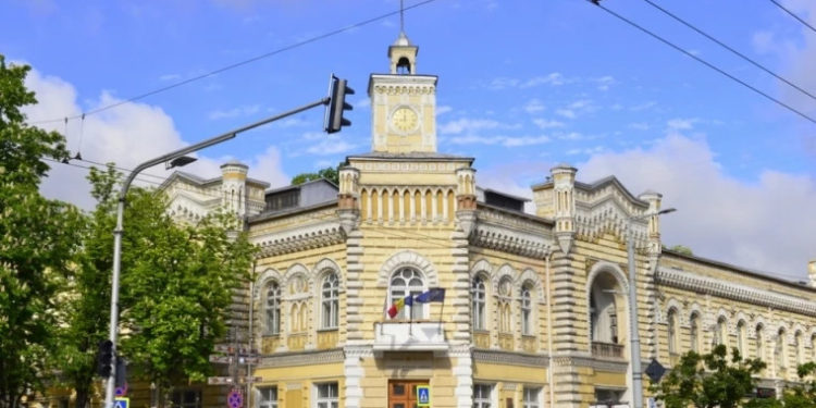 Primăria Chișinău va contesta la CC decizia PAS ce prevede demisia șefilor de direcții de învățământ din raioane: Distrug intenționat sistemul de educaţie. Vor să numească persoane loiale | VIDEO