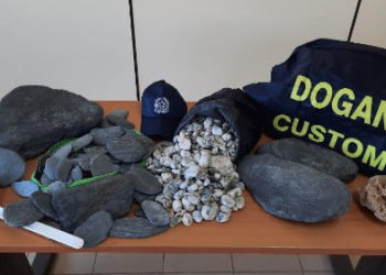 На Сардинии поймали туриста из Франции, который хотел забрать 41 килограмм гальки