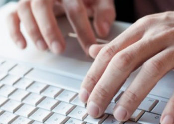 Preoți germani, în centrul unui scandal, după ce au accesat site-uri pornografice chiar de pe computerele bisericii