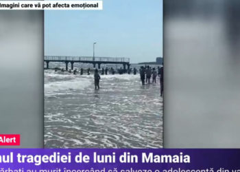 Imagini cu lanțul uman format în stațiunea Mamaia pentru a o salva de la înec pe adolescenta de 16 ani. Trei bărbați au murit | VIDEO