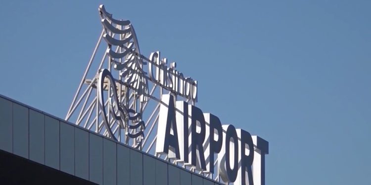 La două luni, raportul despre atacul armat de la Aeroport, soldat cu decesul a doi ofițeri, așa și nu a fost prezentat. Ministrul de Interne: Au intervenit alte activități de urgență | VIDEO