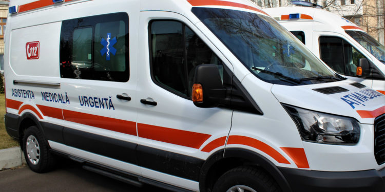 O femeie de 81 de ani, care traversa strada neregulamentar, lovită de o ambulanță la Soroca