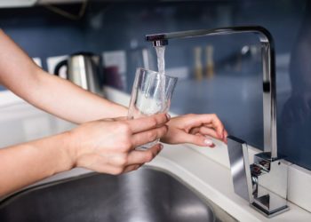 Apa și canalizarea s-ar putea scumpi din nou: „Apă-Canal Chișinău” cere majorarea tarifelor cu aproape doi lei | VIDEO