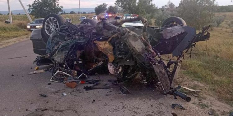 Doi șoferi au decedat, după ce un BMW a ieșit pe contrasens și s-a izbit de un alt automobil, la Ungheni | FOTO/VIDEO