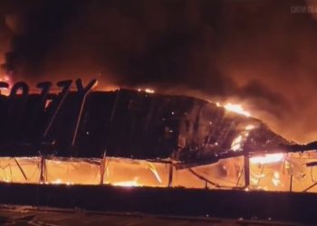 Rusia a lansat un nou atac nocturn asupra Odesei, folosind drone și rachete de pe mare: În orașul ucrainean au izbucnit mai multe incendii din cauza resturilor de rachete căzute | VIDEO