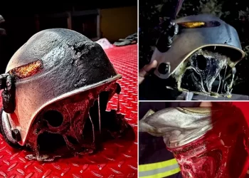 Imagini cu căștile topite ale pompierilor care au intervenit la Crevedia. „Echipamente uzate, uniforme găurite, roboții pot fi controlați doar la o distanță de 300 de metri”