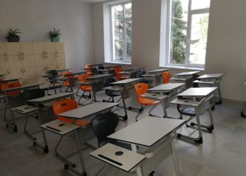 Scandal la un liceu privat din Capitală. Părinții unui elev o acuză pe fosta dirigintă că le-au abuzat copilul. Reacția conducerii școlii: Elevul avea cu el țigări și alcool | VIDEO