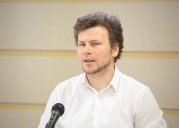 Реакция министра образования на утреннюю акцию протеста родителей из Яловенского района, которые пытаются не допустить закрытия лицейских классов | VIDEO