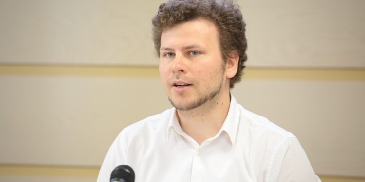 Реакция министра образования на утреннюю акцию протеста родителей из Яловенского района, которые пытаются не допустить закрытия лицейских классов | VIDEO