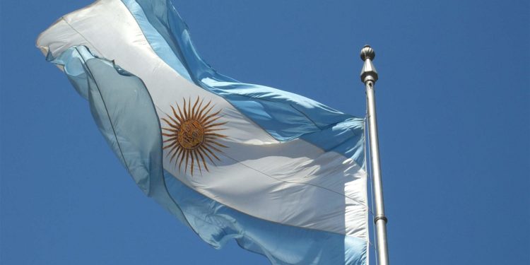 Argentinienii, chemaţi la vot pentru a-şi stabili candidaţii la alegerile prezidenţiale şi legislative parţiale din octombrie