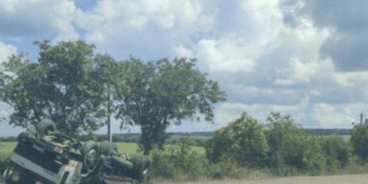 Accident pe traseul Otaci-Soroca: Un camion a derapat de pe traseu și s-a răsturnat într-un șanț