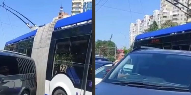 VIDEO cu o mașină parcată la Botanica, care a îngrădit circulația unui troleibuz. Precizările RTEC