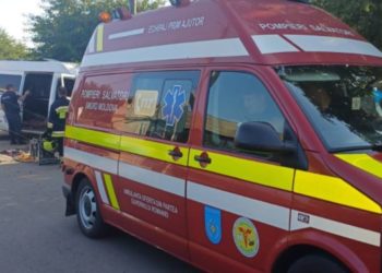 Cinci echipe de salvatori și pompieri, inclusiv paramedicii SMURD au intervenit după accidentul de la Cahul: Trei dintre pacienți se află în secția de Reanimare | VIDEO
