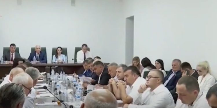 „E timpul ca să se decidă odată, oamenii suferă”. Ce spun deputații și locuitorii Găgăuziei despre faptul că Comitetul Executiv, din nou nu a fost aprobat | VIDEO