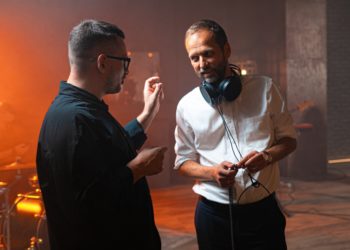 Ambasadorul UE în Republica Moldova Jānis Mažeiks a cântat în română o piesă rock pe versurile lui Grigore Vieru, cu ocazia Zilei Limbii Române | VIDEO