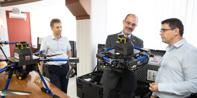 Moldelectrica будет следить за состоянием линий электропередач с помочью американских дронов