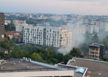 Detalii despre incendiul din apropierea Circului din Capitală: O persoană, salvată de printre flăcări | FOTO/VIDEO