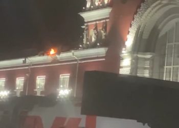 Беспилотник атаковал здание железнодорожного вокзала в Курске: Пять человек пострадали
