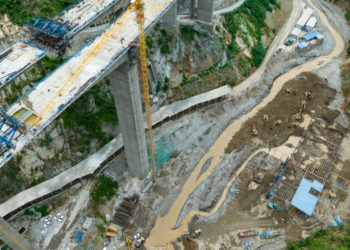 Inundații catastrofale în China. O uzină în care lucrau peste 200 de oameni a fost înghiţită de ape. Patru morți, zeci de dispăruți