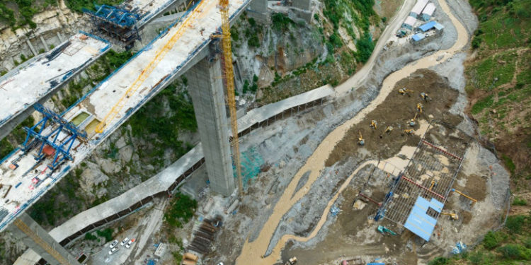 Inundații catastrofale în China. O uzină în care lucrau peste 200 de oameni a fost înghiţită de ape. Patru morți, zeci de dispăruți