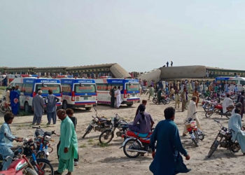 Tragedie feroviară în Pakistan. Cel puțin 19 oameni au murit și alți 50 au fost răniți după ce un tren a deraiat