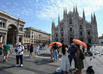 Italia se topește din cauza anticiclonului „Nero”. Multe orașe sunt sub cod roșu de caniculă. Turiștii sunt sfătuiți să nu iasă afară | FOTO