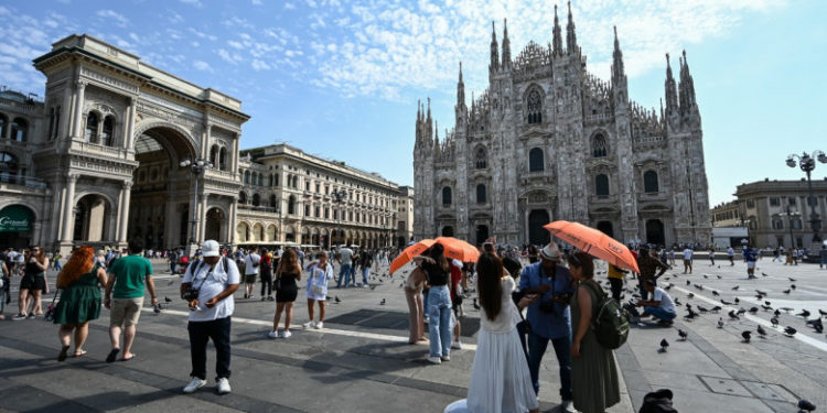 Italia se topește din cauza anticiclonului „Nero”. Multe orașe sunt sub cod roșu de caniculă. Turiștii sunt sfătuiți să nu iasă afară | FOTO