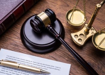 В Великобритании присяжные признали медсестру виновной в убийстве семи младенцев и покушении на жизнь еще шестерых детей