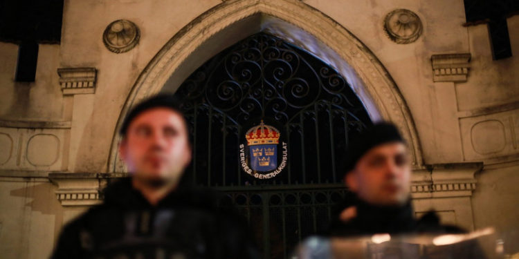 Atac armat la un consulat al Suediei din vestul Turciei: O angajată a fost grav rănită