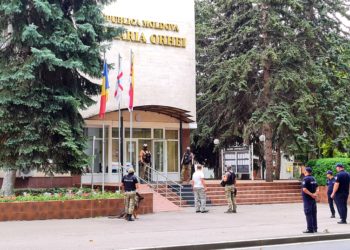 Alertă falsă cu bombă la Primăria municipiului Orhei: În urma verificărilor, polițiștii nu au depistat obiecte suspecte sau explozibile | VIDEO