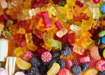 Cehia: Doi copii au mâncat din greșeală bomboane cu canabis. Poliția a deschis o anchetă