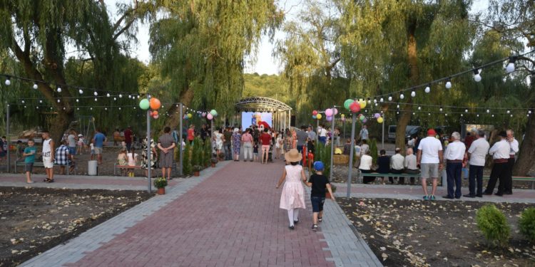 Satul Susleni, localitatea în care a copilărit regretatul interpretul Iurie Sadovnic, a fost modernizat de către echipa lui Ilan Șor | VIDEO