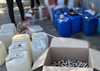 Membrii unui grup infracțional suspectați de evaziune fiscală și spălare de bani au fost reținuți de polițiști