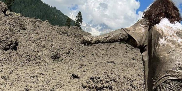 Imagini cutremurătoare din Georgia, țară afectată de o alunecare de teren: Numărul morților a crescut la 11. Salvatorii continuă să-i caute pe cei dispăruți | VIDEO